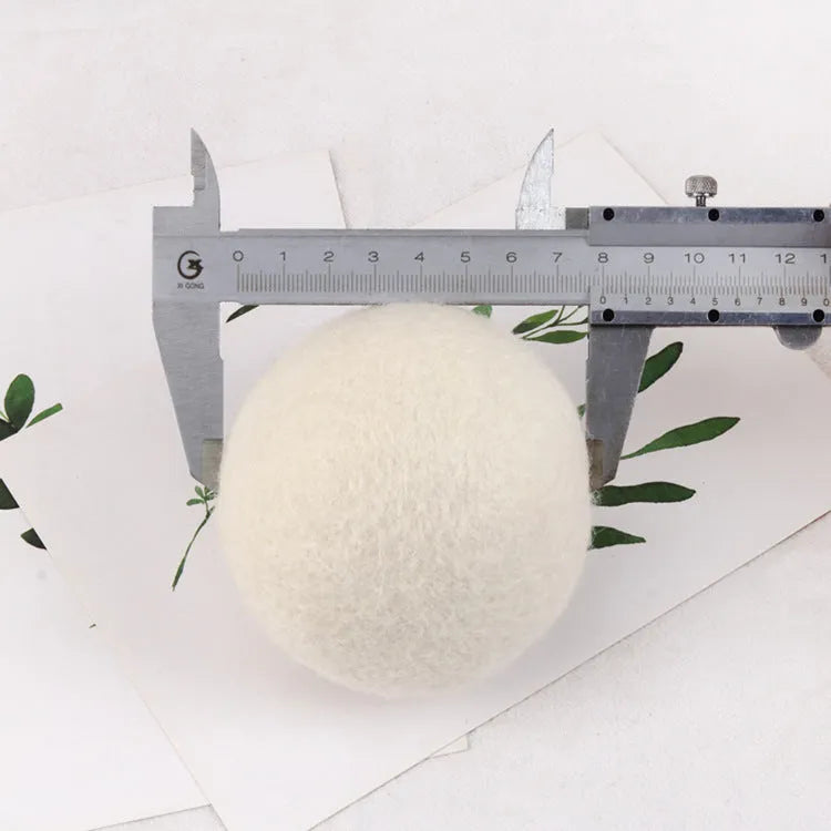 Wool drying balls in various sizes from 2cm to 5cm with cotton storage bag