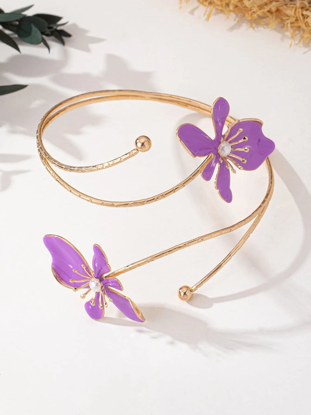 Close-up of a pink alloy fashion arm ring with a hollow armband lines pattern design.