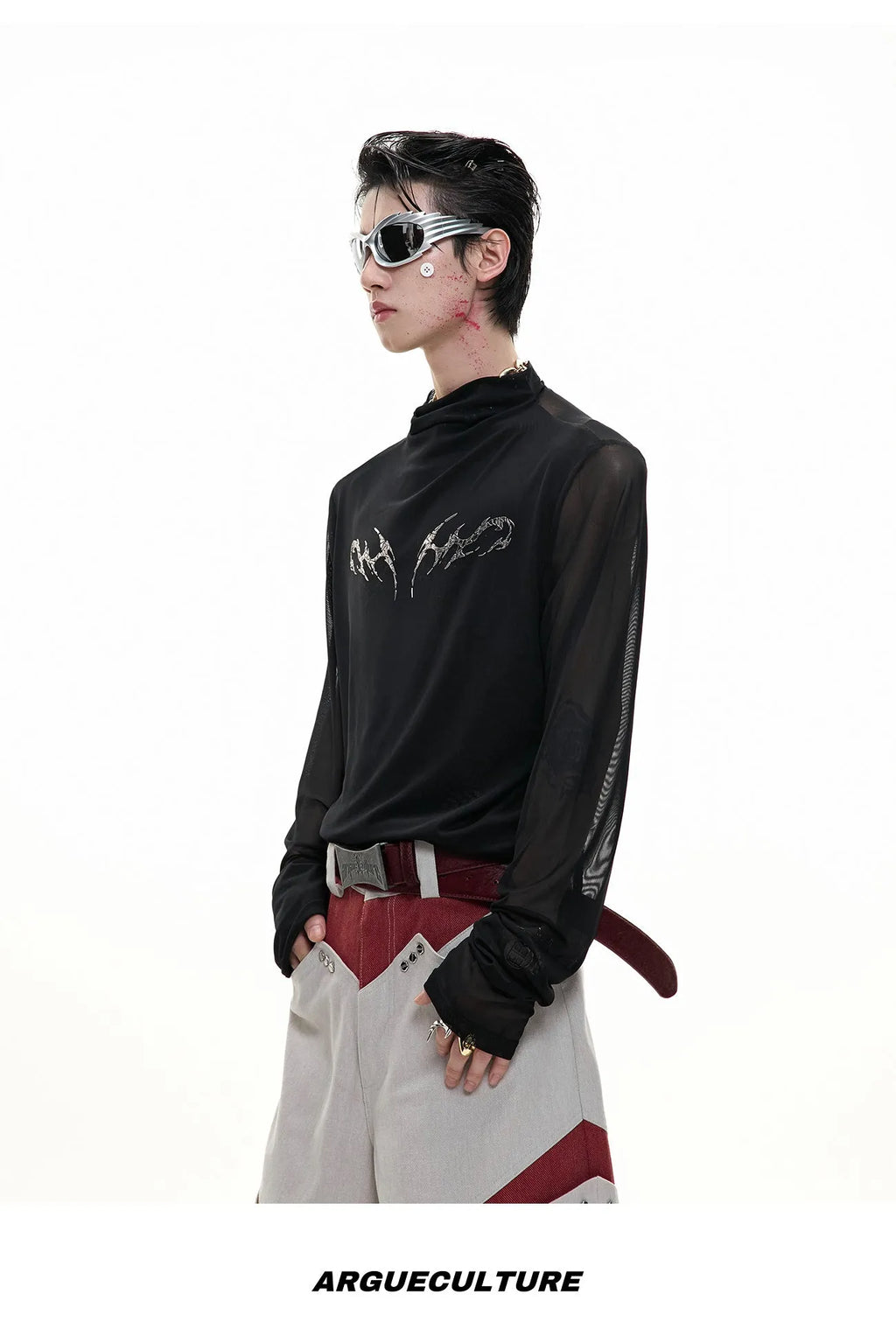 Slim fit long sleeve mesh bottoming shirt in black or white with an ice-feel texture.