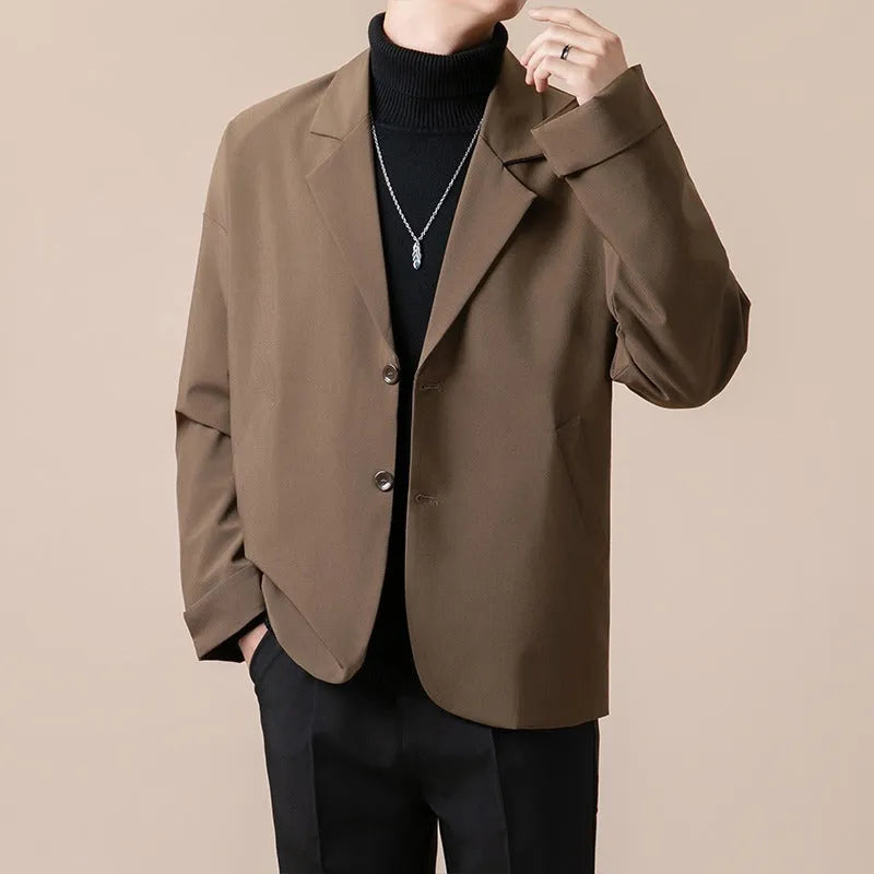 Men's loose fit polyester blend suit jacket in regular length with long sleeves