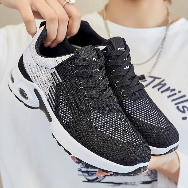 Women's flyknit running shoes in four colours with mesh lining and flat PVC soles