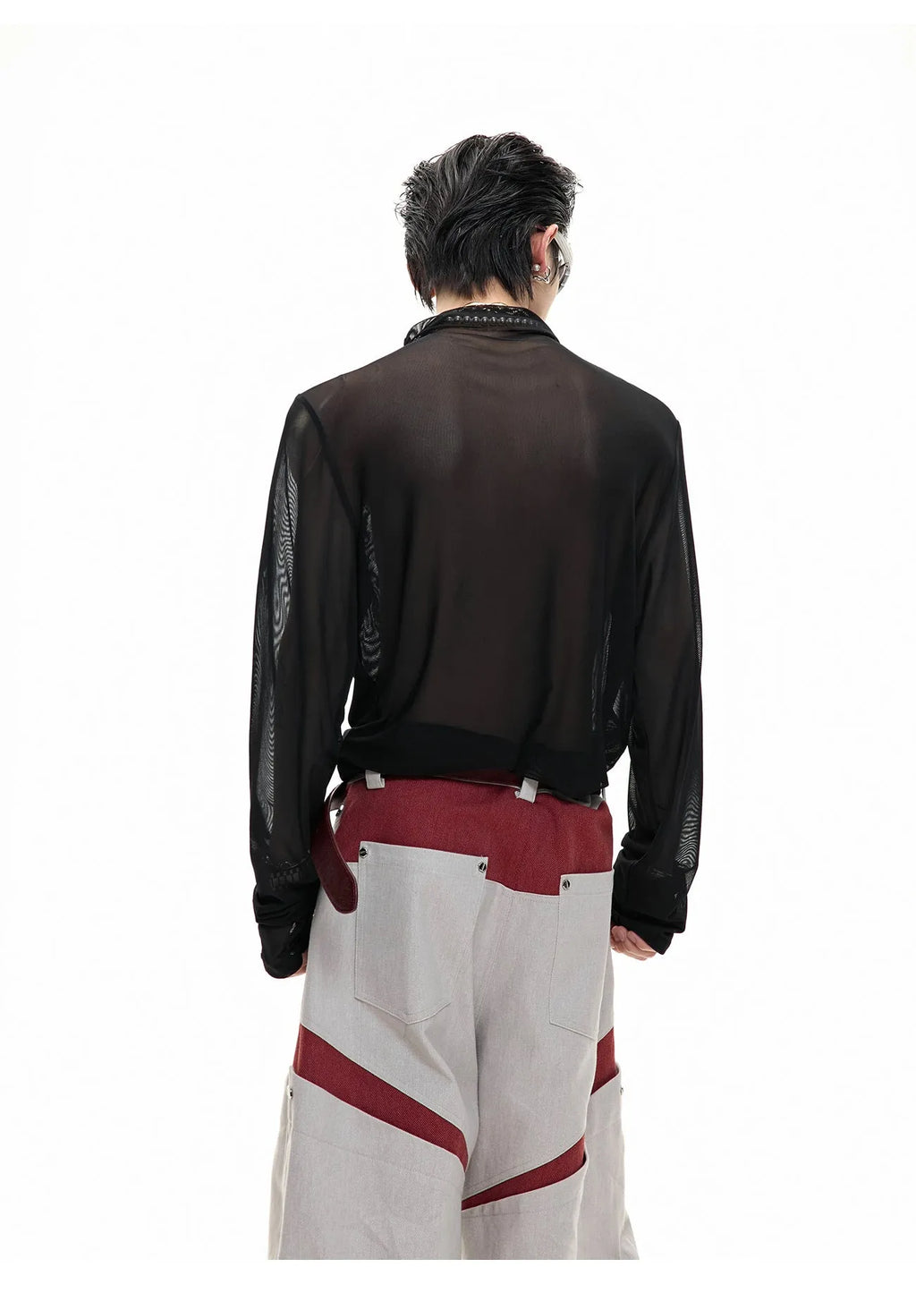 Slim fit long sleeve mesh bottoming shirt in black or white with an ice-feel texture.