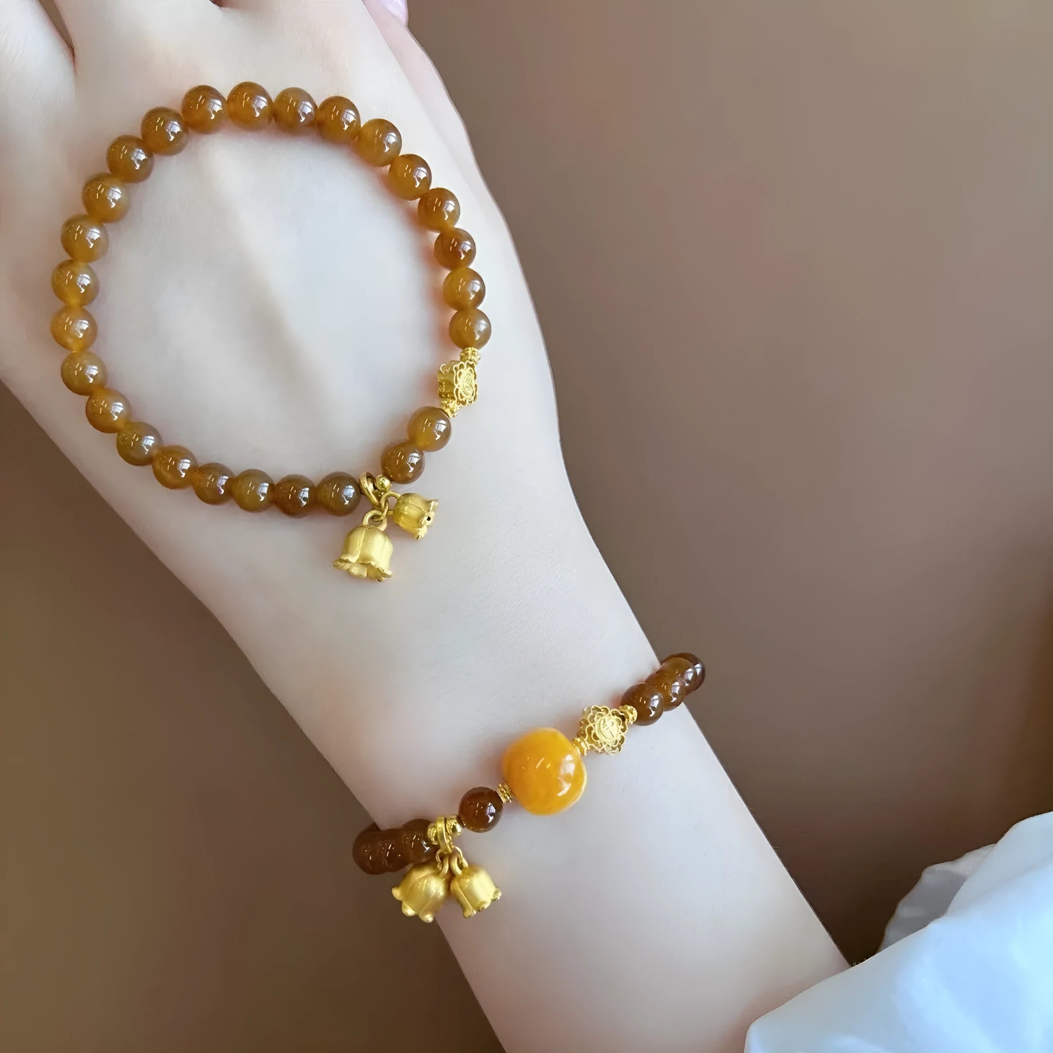 Women's caramel beeswax Lily bracelet with flower-shaped natural stone charm and electroplated finish.