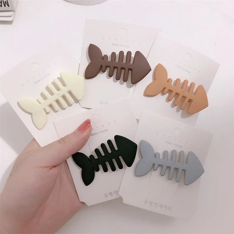 Minimalist fishbone design duckbill clip barrette for side bangs in neutral colours