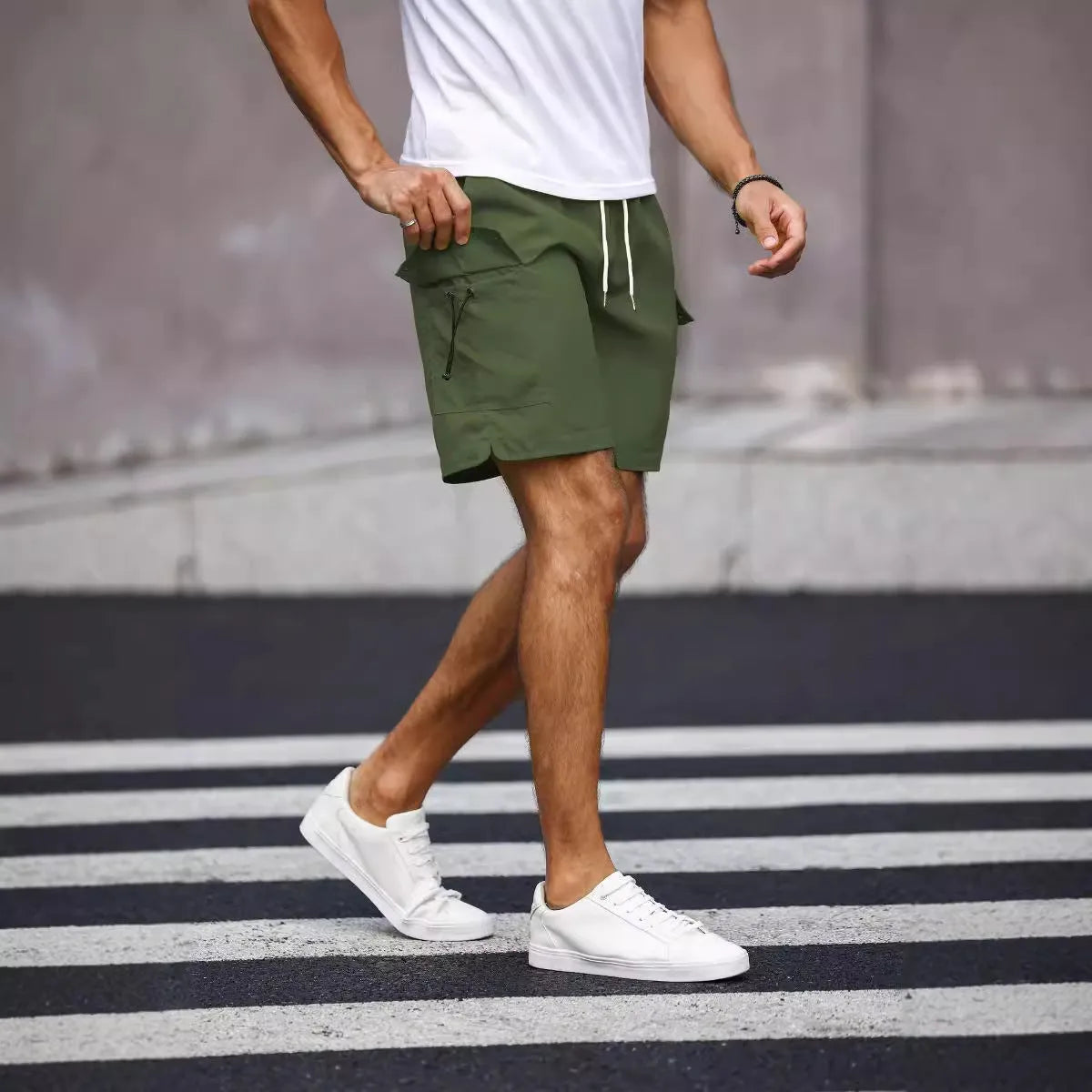 Men's loose fit workwear shorts in cool silk cotton fabric with straight leg design