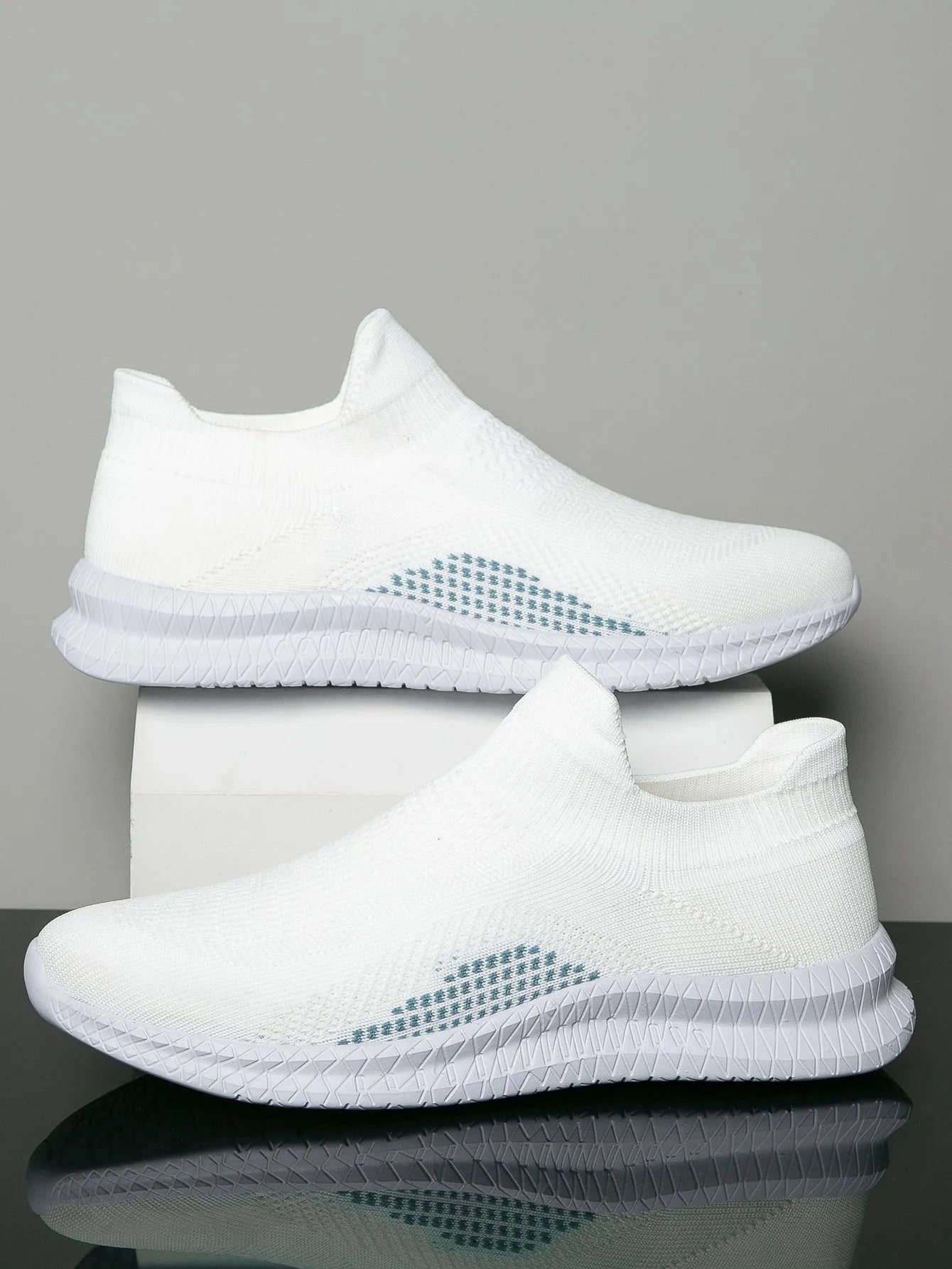 Men's Popcorn Flyknit fabric casual sneakers in white, black, and blue colours with round toe