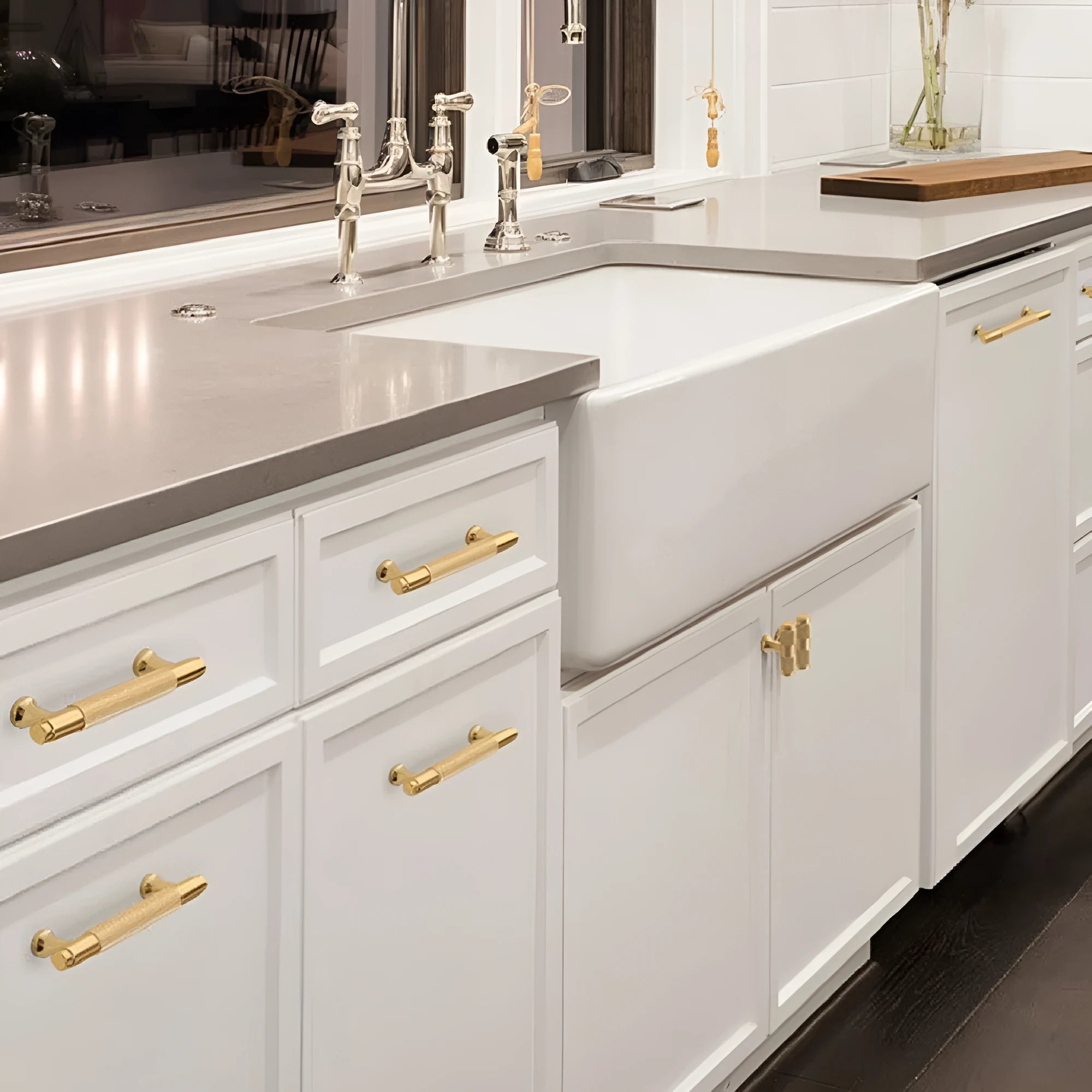 Brushed brass aluminium alloy door handle for cabinets with modern light luxury style.