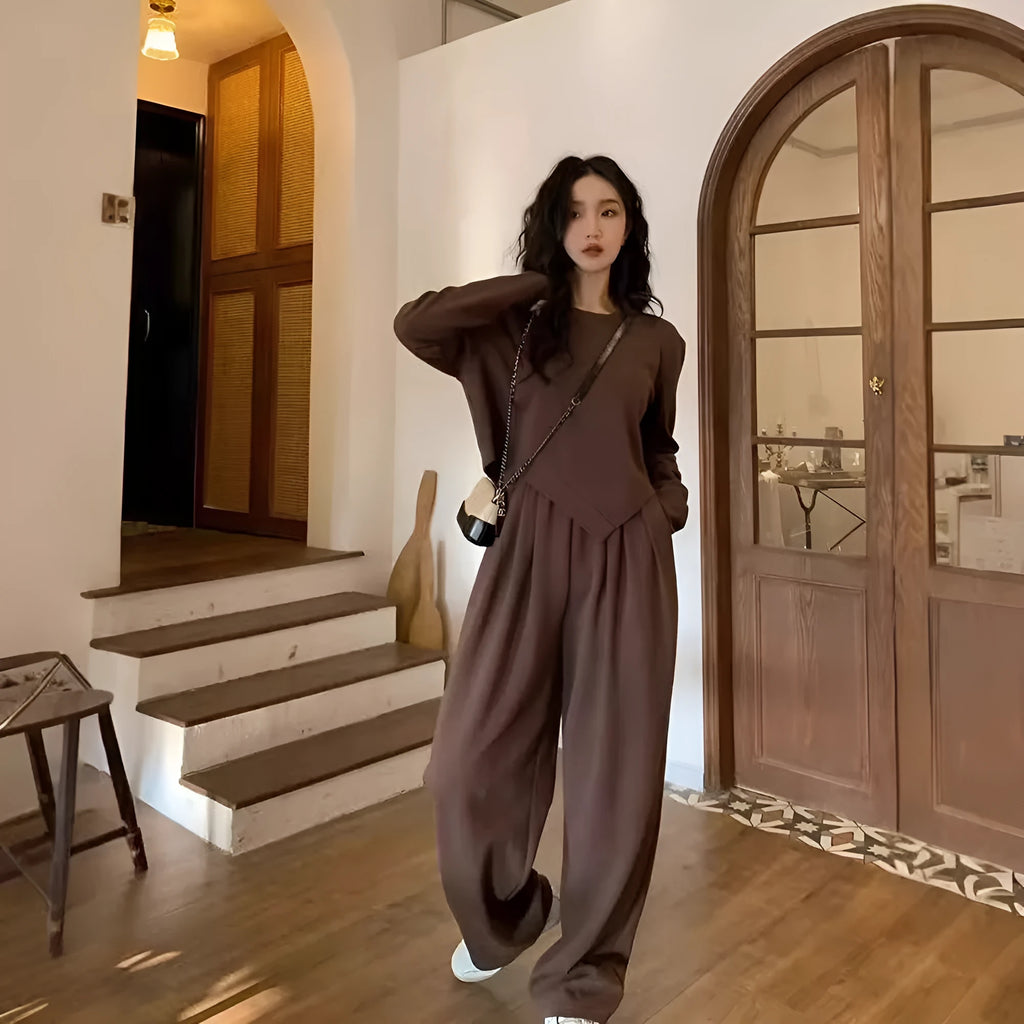 Women's loose-fitting khaki casual sports suit set with long sleeves and trousers.