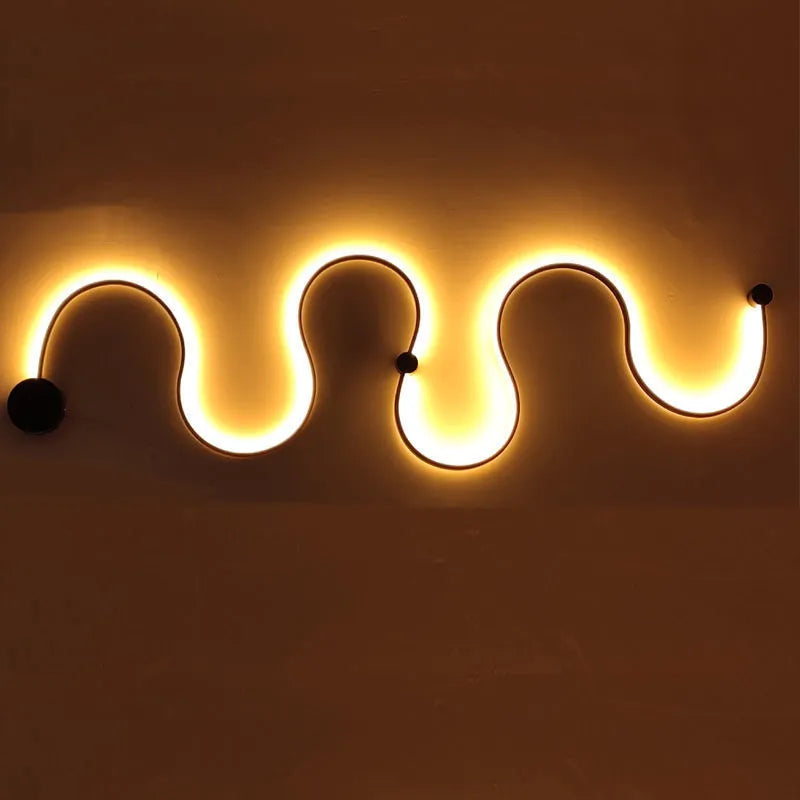 Modern aluminium LED wall lamp in black finish with adjustable dimming and colour temperature options