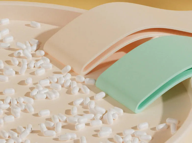 Four plastic resistance bands in pink, orange, beige and green colours showing different tension levels