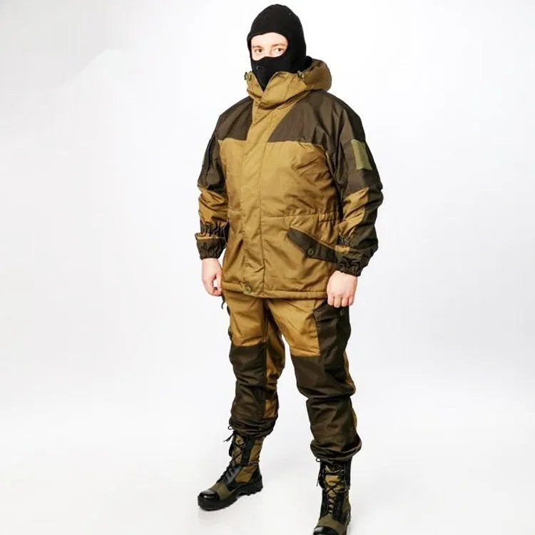 Men's tactical outdoor battle suit set consisting of a jacket and trousers in a military green colour.