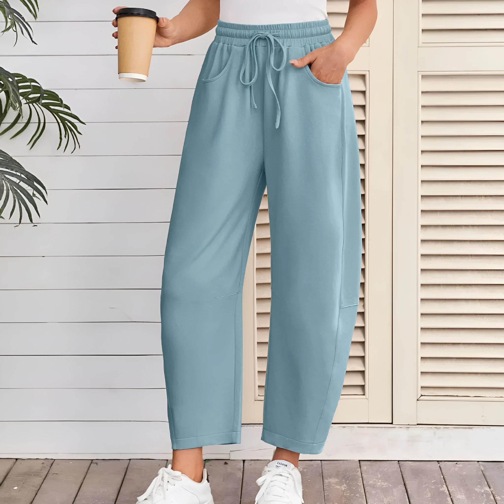 Women's loose-fit cropped sweatpants with drawstring waist and side pockets in cotton blend fabric