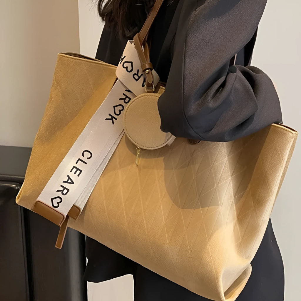 Large casual women's tote shoulder bag in polyester with internal zipper compartment and sandwich pocket