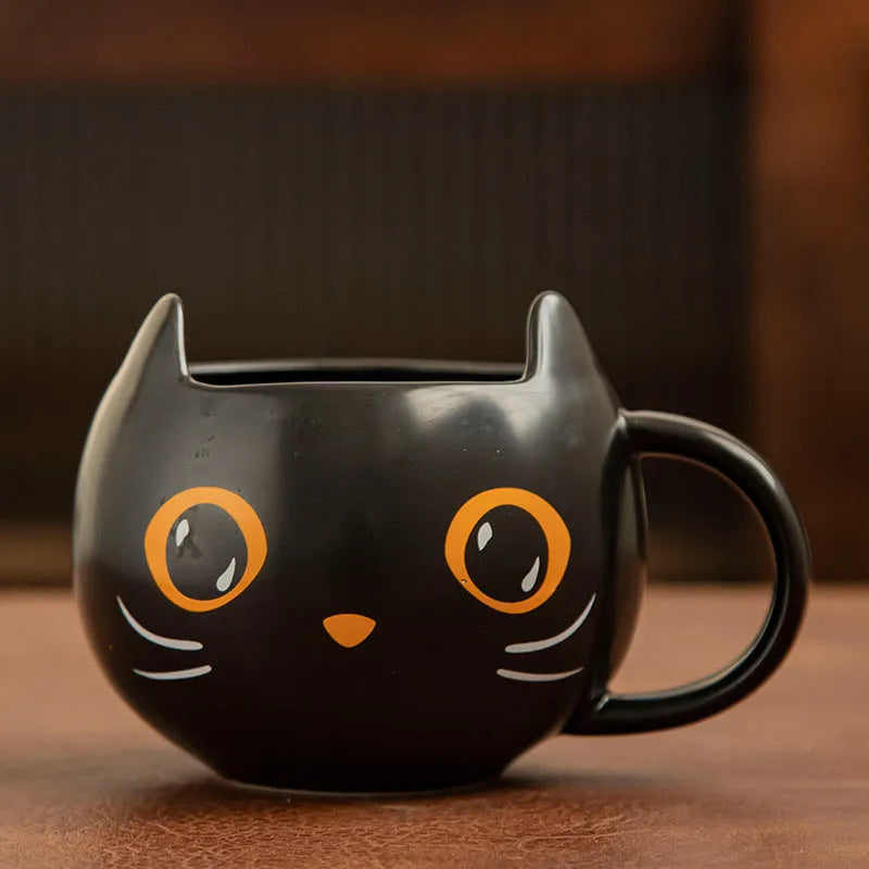 Black ceramic cat-shaped mug with 355ml capacity and optional pumpkin spoon lid