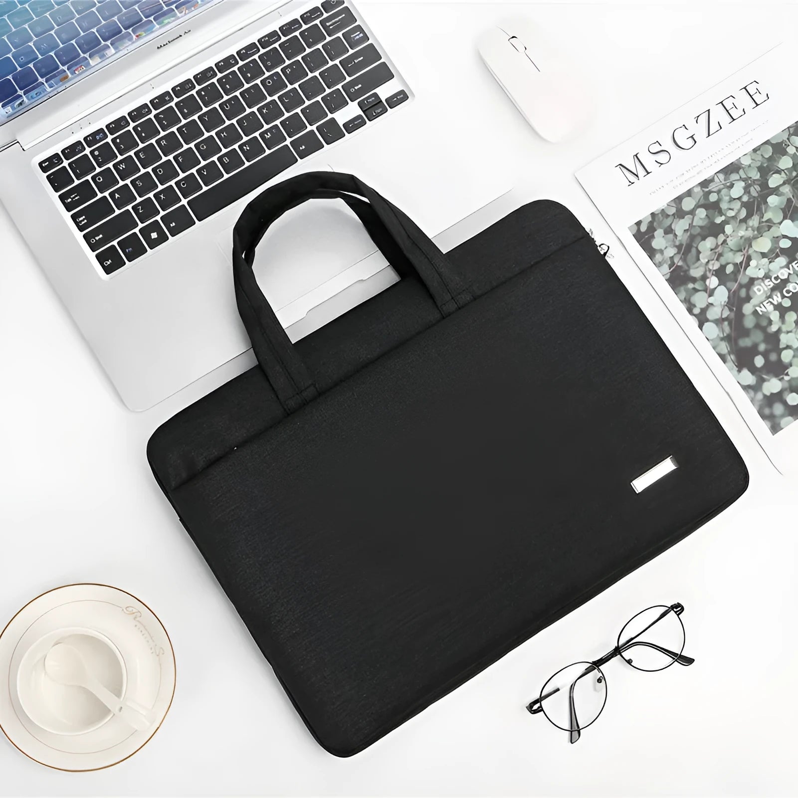 Men and women one-shoulder laptop liner bag in black with zipper closure and soft handle