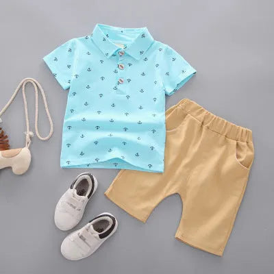 Anchor printed cotton trousers suit set for infants in blue, with short sleeves and pullover closure.