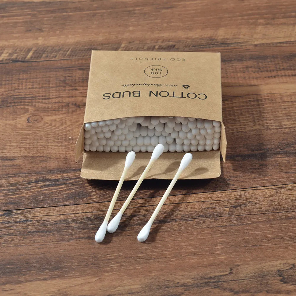 Box of 100 double-ended white cotton swabs for cleaning and beauty use