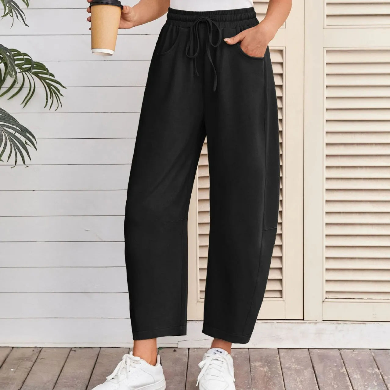 Women's loose-fit cropped sweatpants with drawstring waist and side pockets in cotton blend fabric