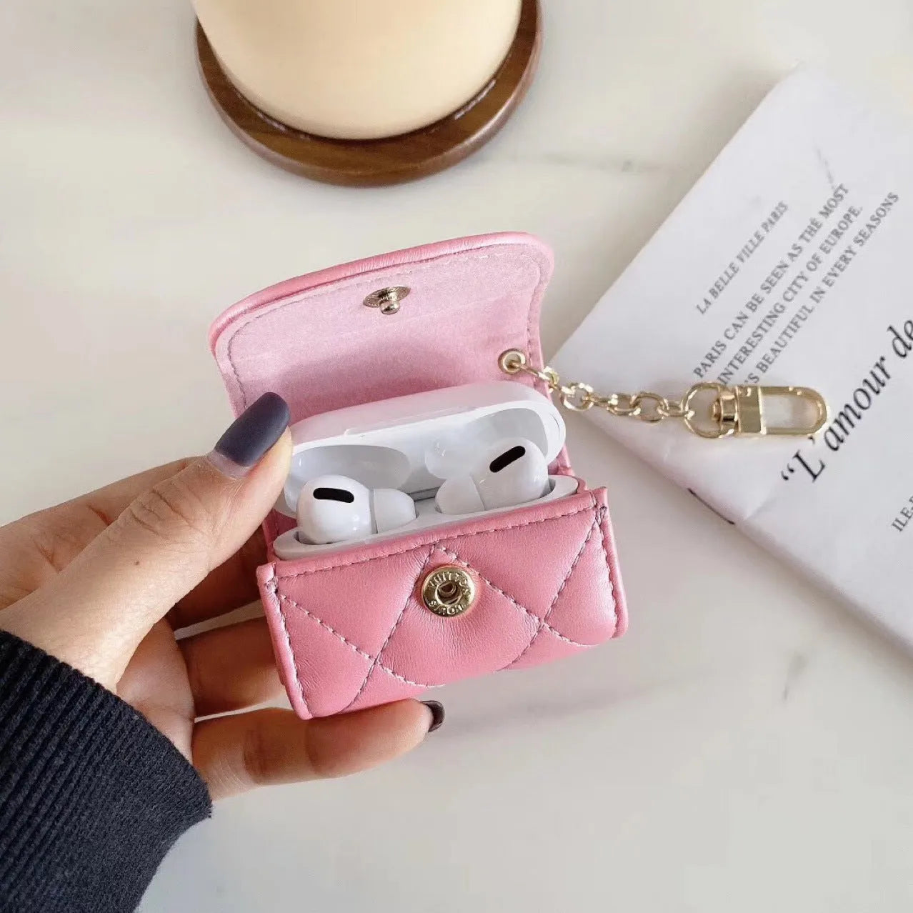 Bluetooth headset case with leather finish for Airpods 1 and 2 in black colour protective cover