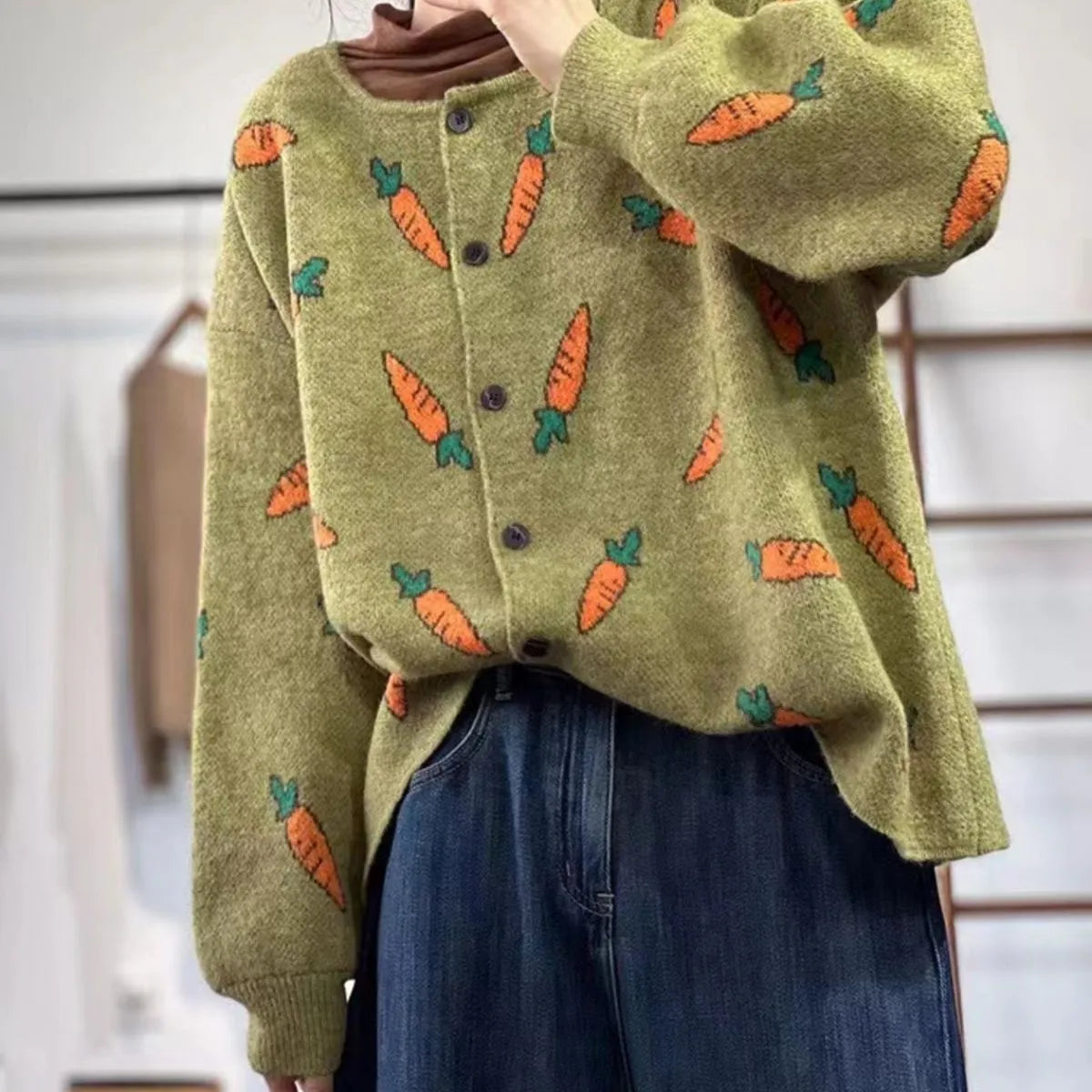 Loose round neck cardigan with Mori artistic printing in colour contrast on viscose fabric.