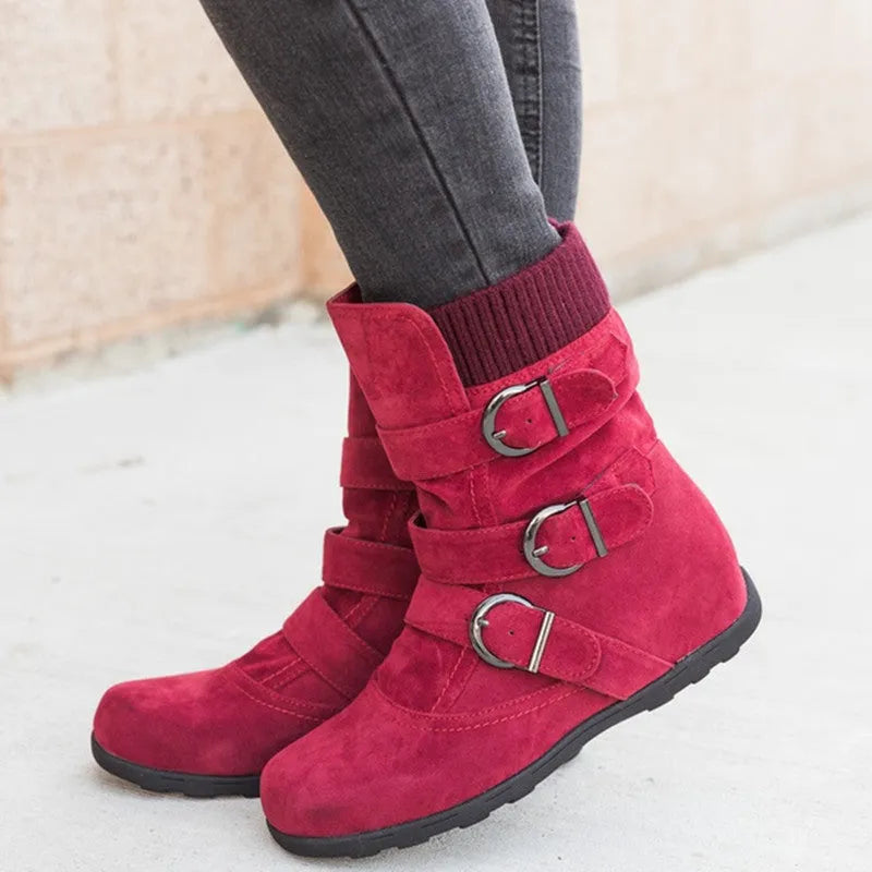 Casual winter boots with round toe, flat heel, cotton lining, available in black, brown, grey, red