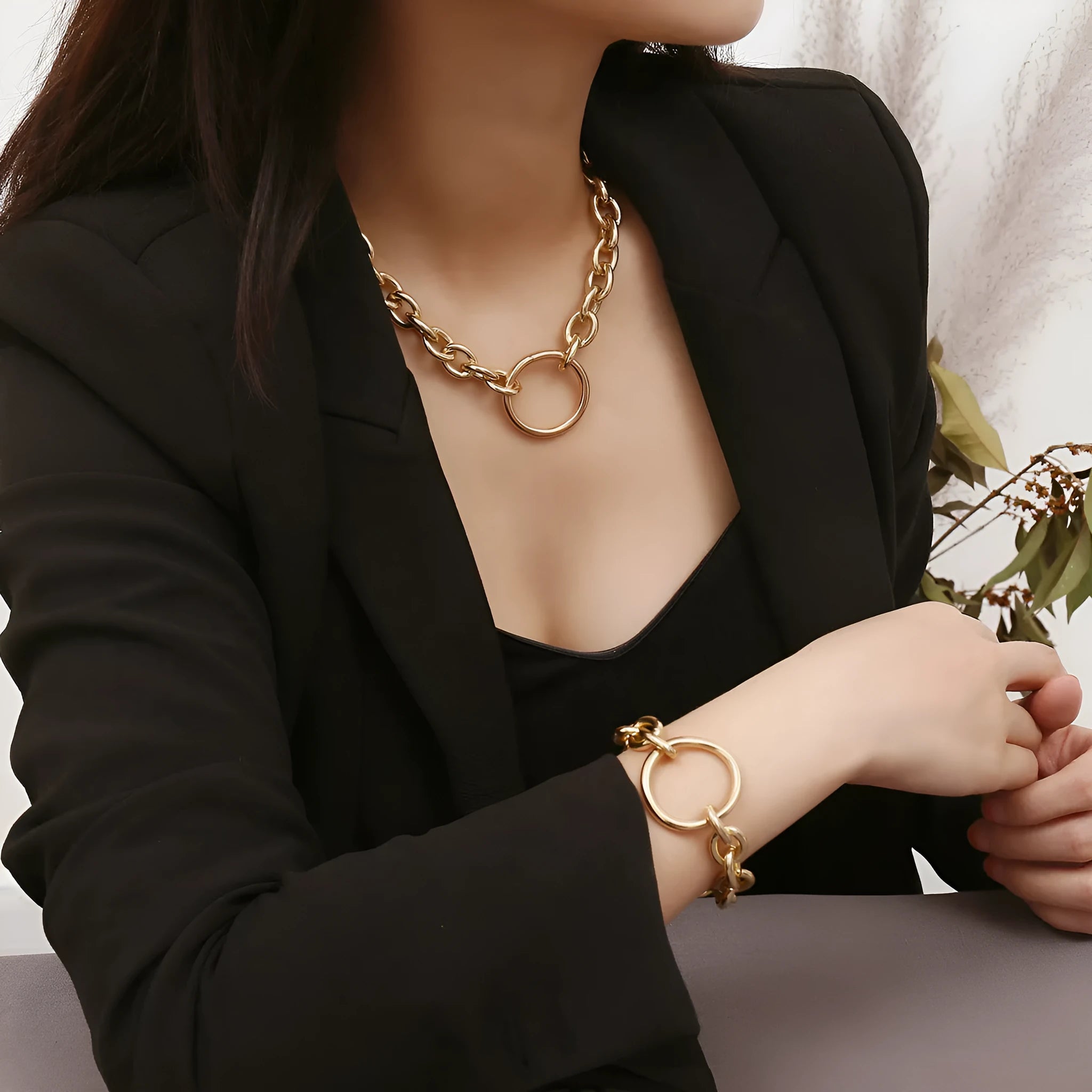 Vintage geometric circle metal pendant necklace on O-chain in gold finish, retro style for women