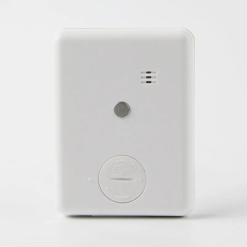 Magnetic kitchen timer with countdown display in black or white colour options