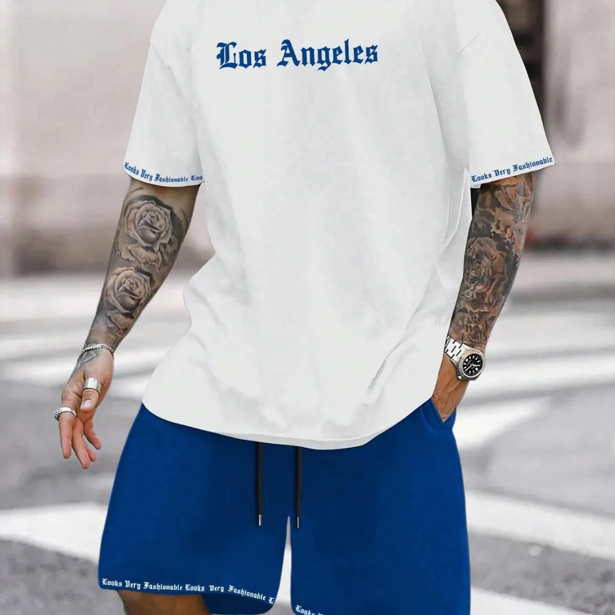 Sports style short-sleeved top and shorts set in quick-drying fabric.