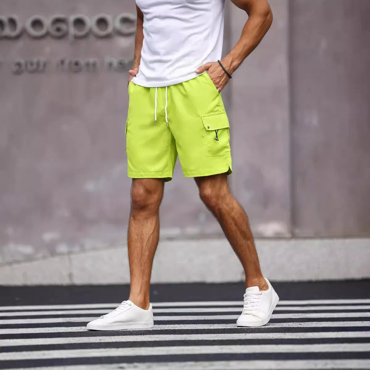 Men's loose fit workwear shorts in cool silk cotton fabric with straight leg design