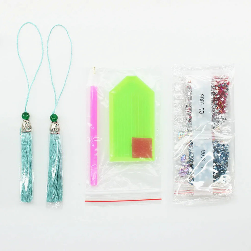 5D diamond painting DIY kit for making a PU leather bookmark with pendant, dimensions 6x21cm.