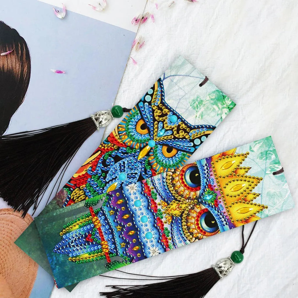 5D diamond painting DIY kit for making a PU leather bookmark with pendant, dimensions 6x21cm.