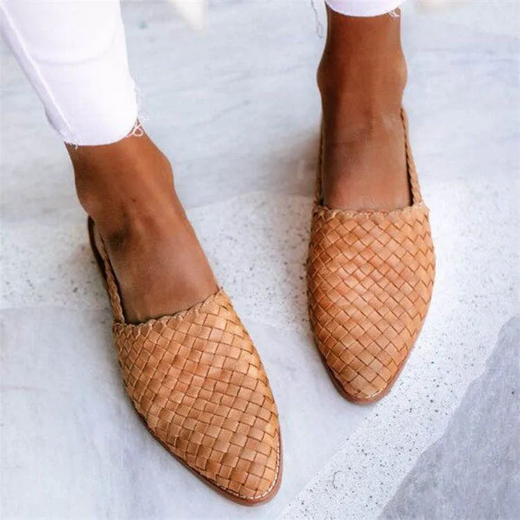 Adult baotou flat sandals with a buckle and pointed toe in six colour options.