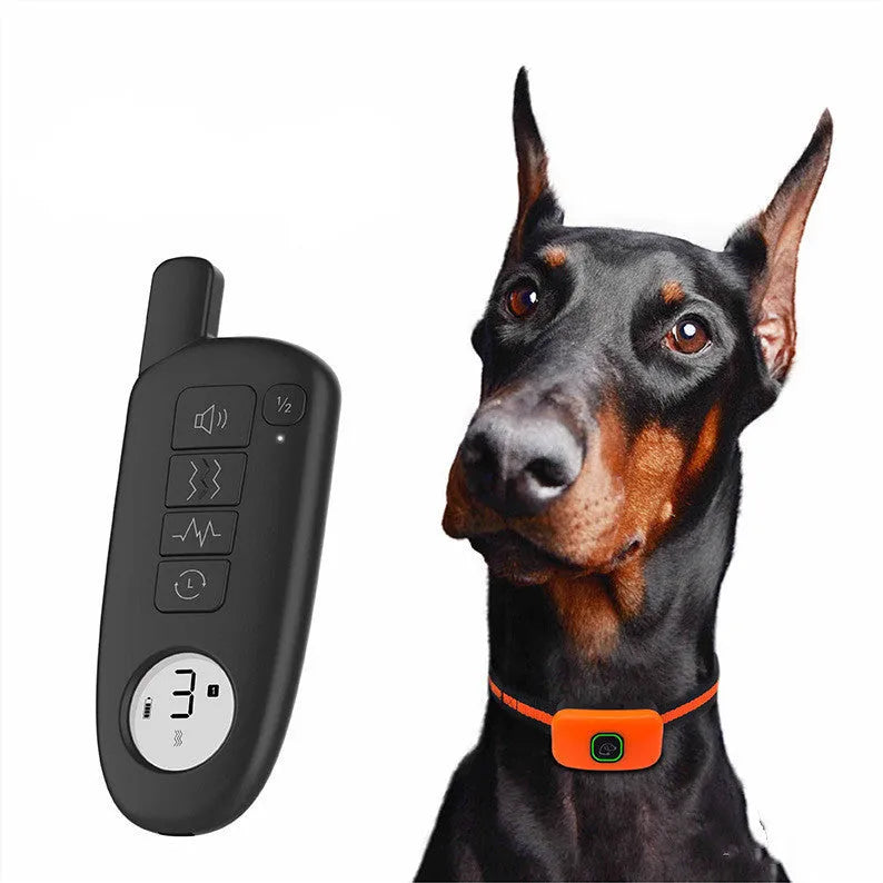 Dog training device with LED display and remote control, silicone sleeve, 5.0 cm x 12.0 cm x 4.0 cm, black or red