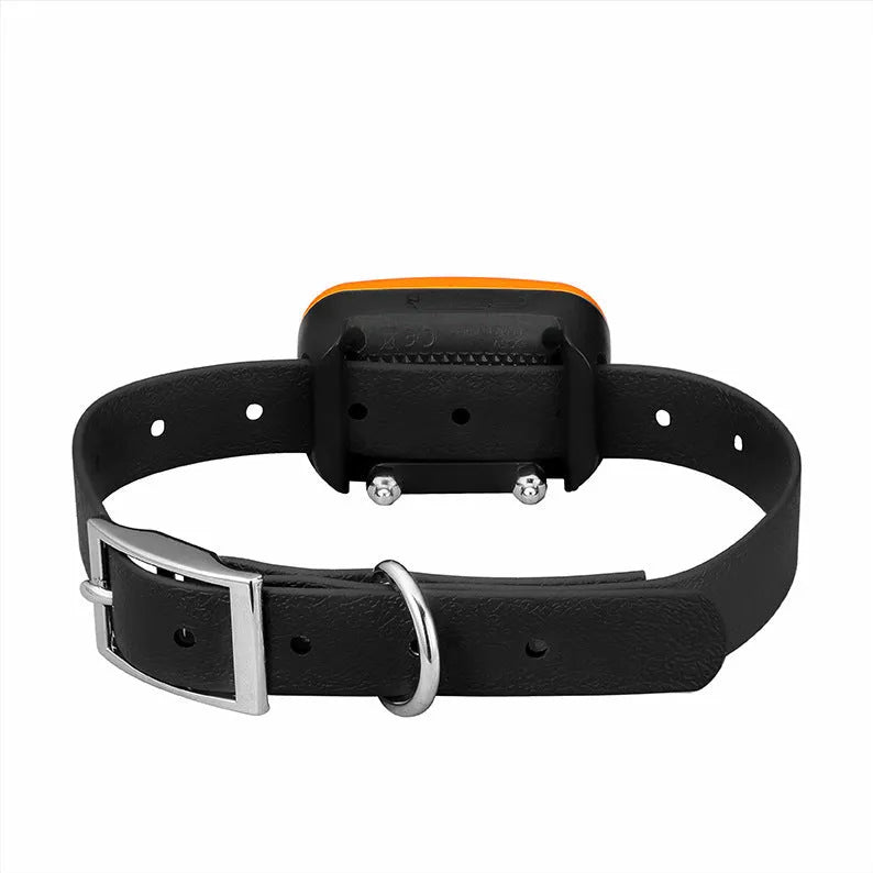 Dog training device with LED display and remote control, silicone sleeve, 5.0 cm x 12.0 cm x 4.0 cm, black or red