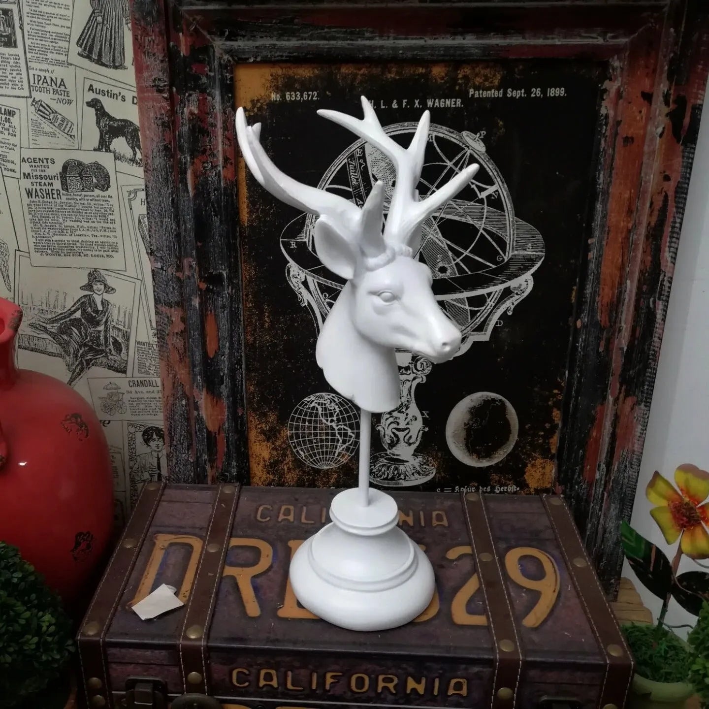 Natural resin animal sculpture home decoration in black, white and wood colour options