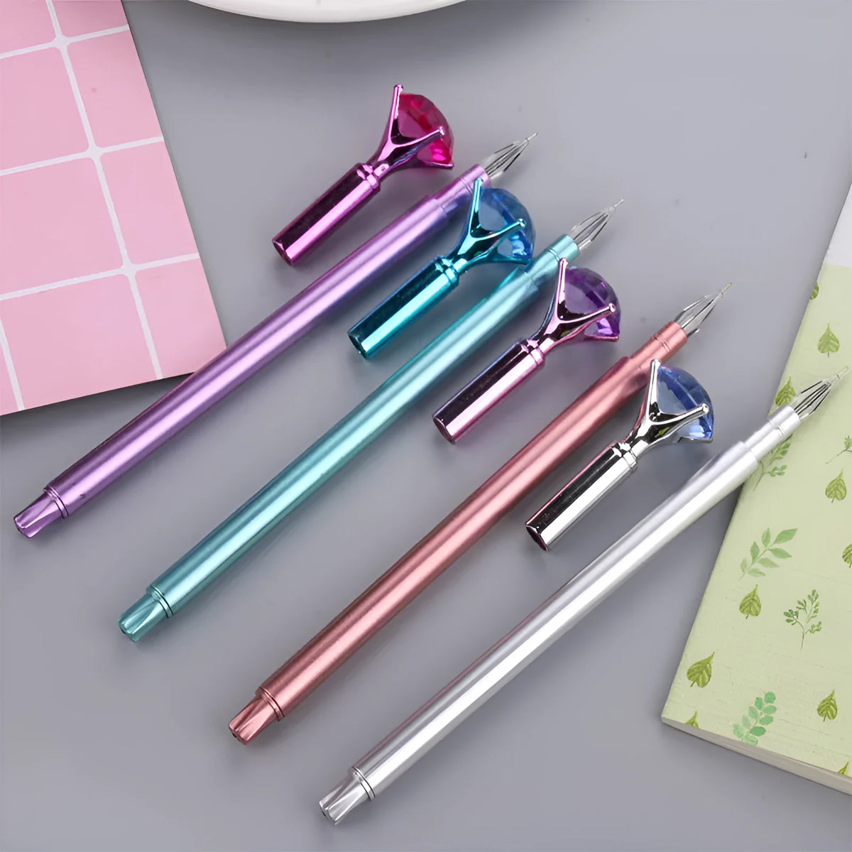 Metallic diamond gel pen with multicolor tip, black ink, 17cm plastic body, purple colour, on white background