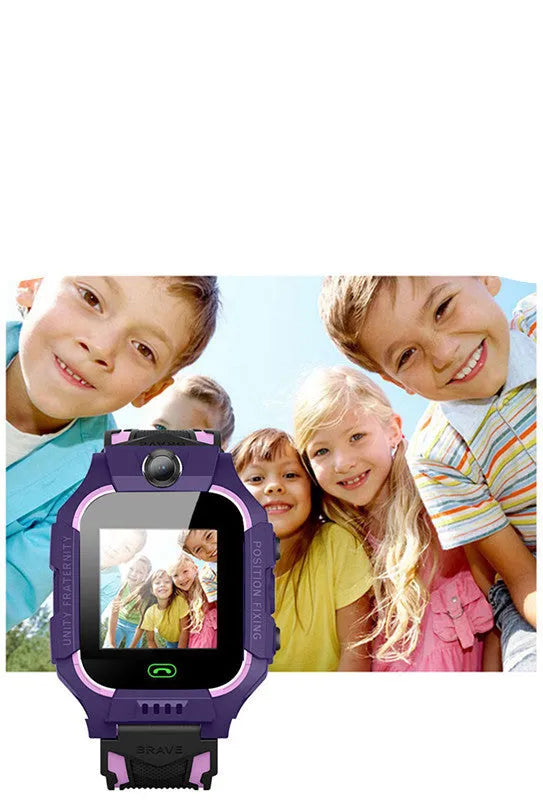 Z6 Q19 children's GPS smartwatch in green colour showing 1.44-inch touchscreen on a wrist.