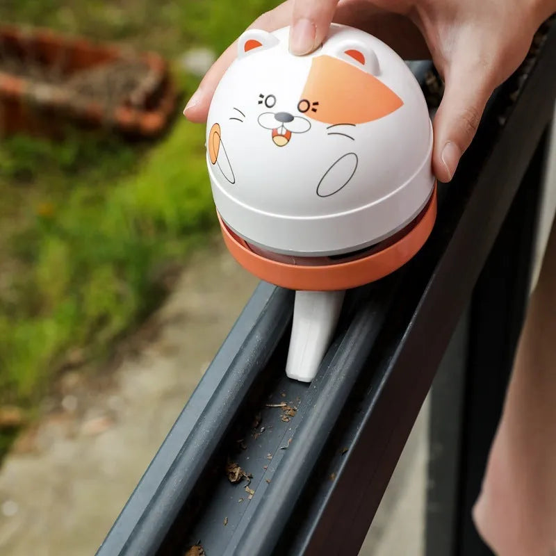 Laiting portable USB vacuum cleaner with flat nozzle for keyboard and desktop cleaning