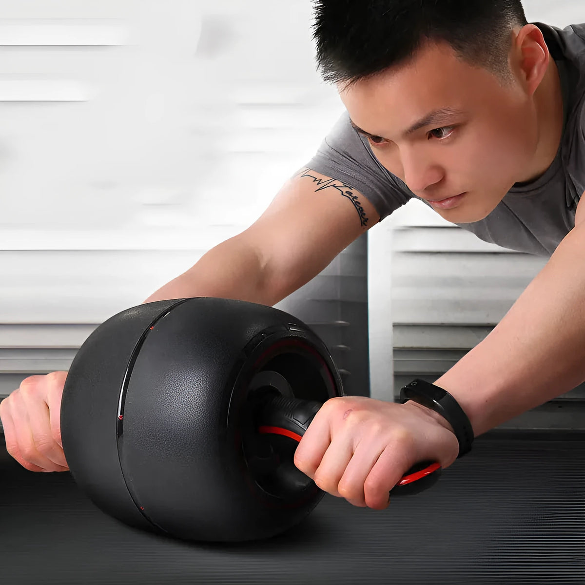 Home abdomen recuperation fitness wheel with black PP inner ring and TPE outer ring on a carpet