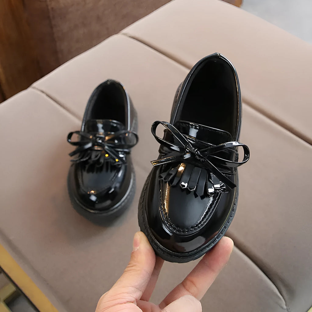 Childrens vintage synthetic leather sneakers in brown with car suture detailing, low-top design