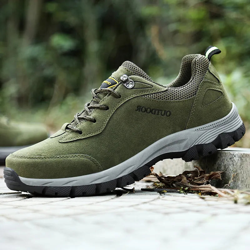 Men's outdoor hiking shoes in army green with low-cut design and mesh detailing