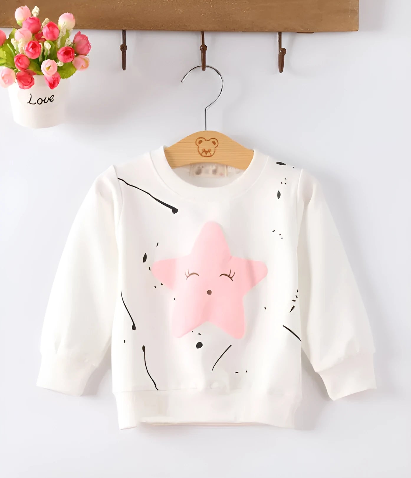 Korean-style baby girl's autumn sweater with cartoon pattern in soft fabric