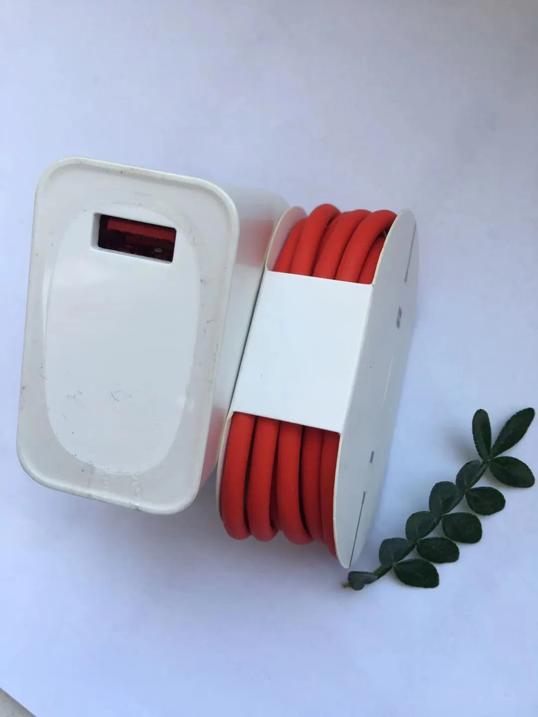30W English-style USB charger with 1 metre 6A fast charging data cable