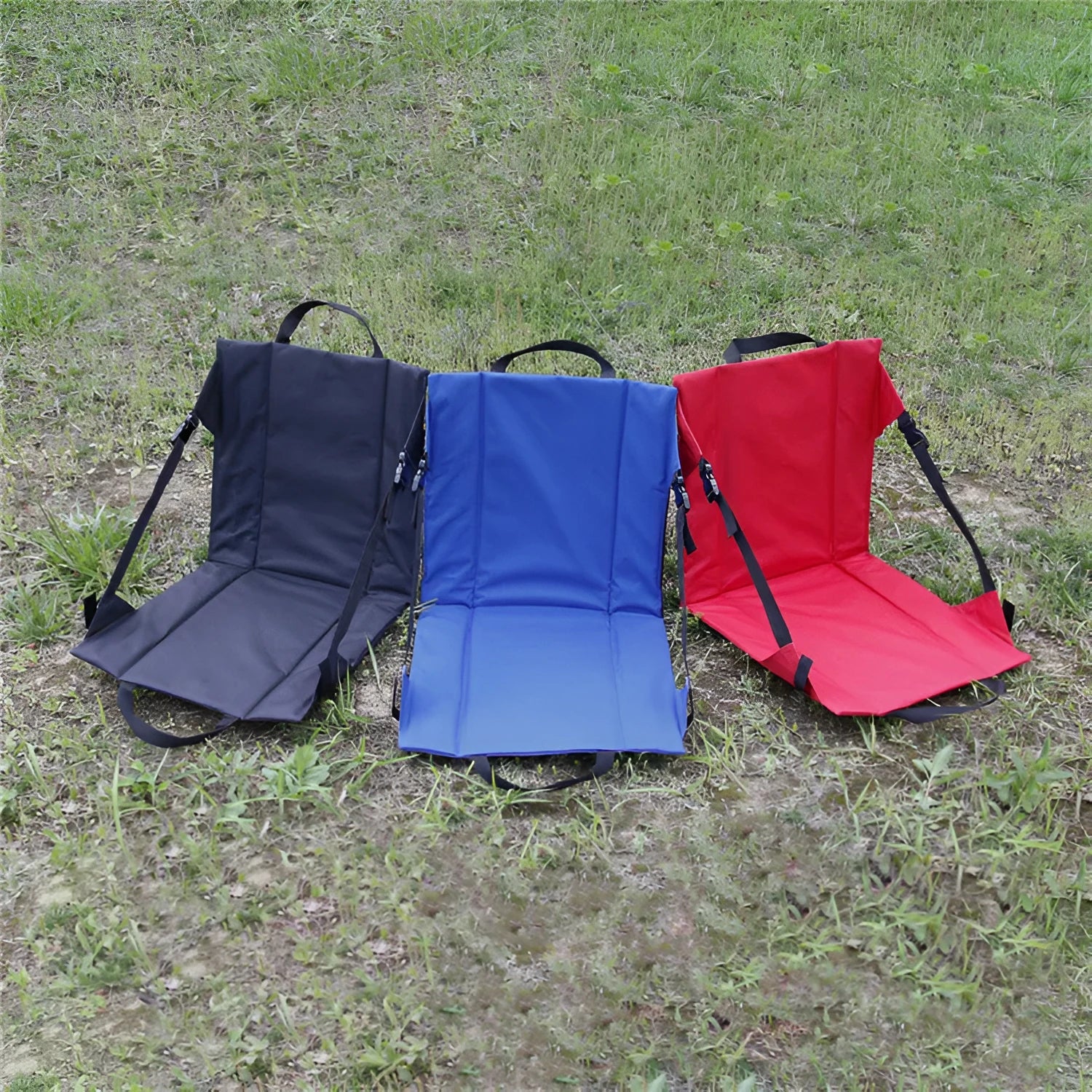 Portable outdoor folding cushion 41x40cm in 600D Oxford cloth, royal blue colour, folded for travel