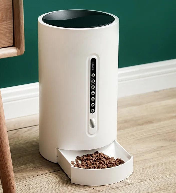 White ABS plastic smart pet feeder with 4.6L capacity and automatic timing function