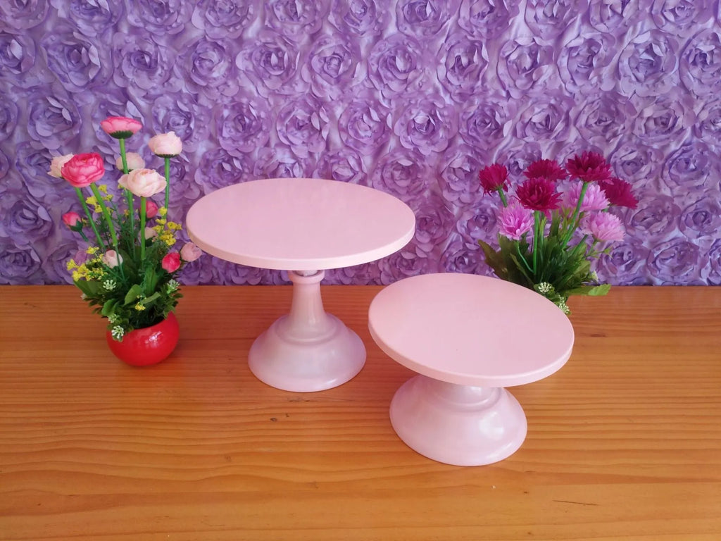 Three-tier 10-inch dessert tray with 25cm high sections in gold colour for cake display.