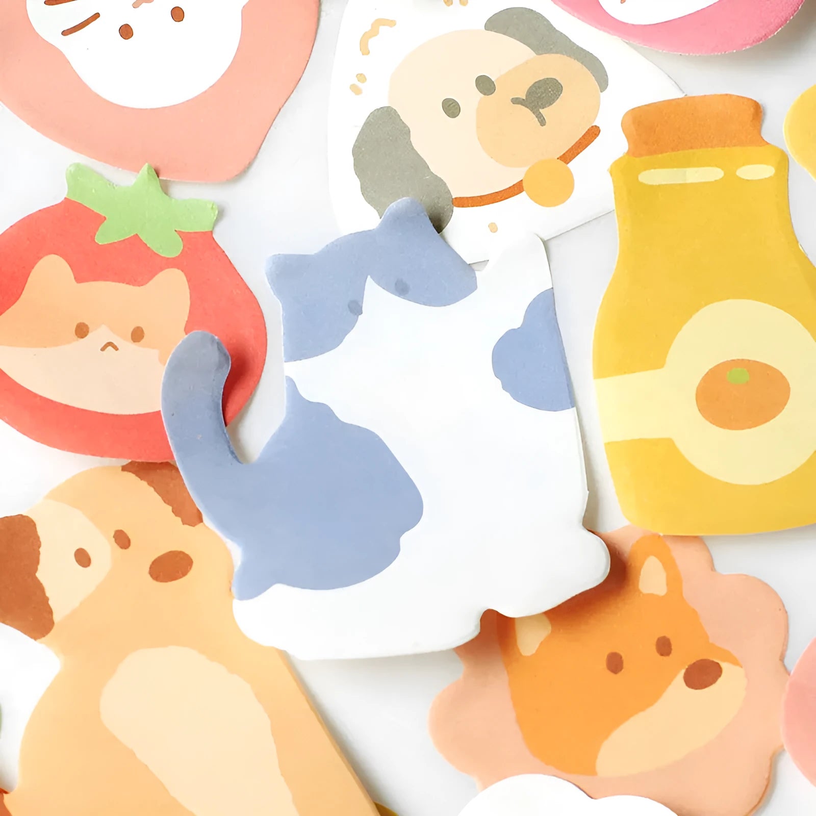 Small animal shaped sticky note pad with 90 pages, shown in one of six colour theme options.