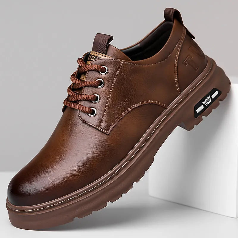 Men's black retro casual leather shoes with artificial PU upper and round toe on a neutral background.
