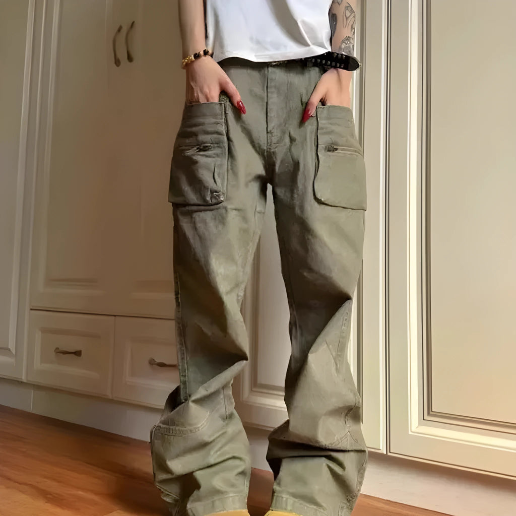 Green cotton workwear pants with double zipper and pockets on mannequin