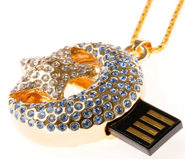 Jewelry Xingyue creative metal pendant USB flash drive on a keyring.